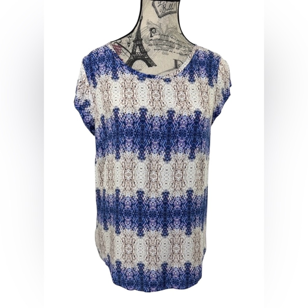 Rose &Thyme Blue & Cream Patterned W/Keyhole & Button Backside Blouse Size M